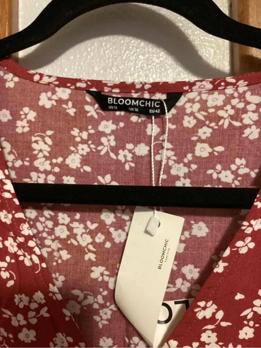 BloomChic Dark Pink Floral V-neck flutter sleeve Dress, size 12, NWT - Picture 2 of 10